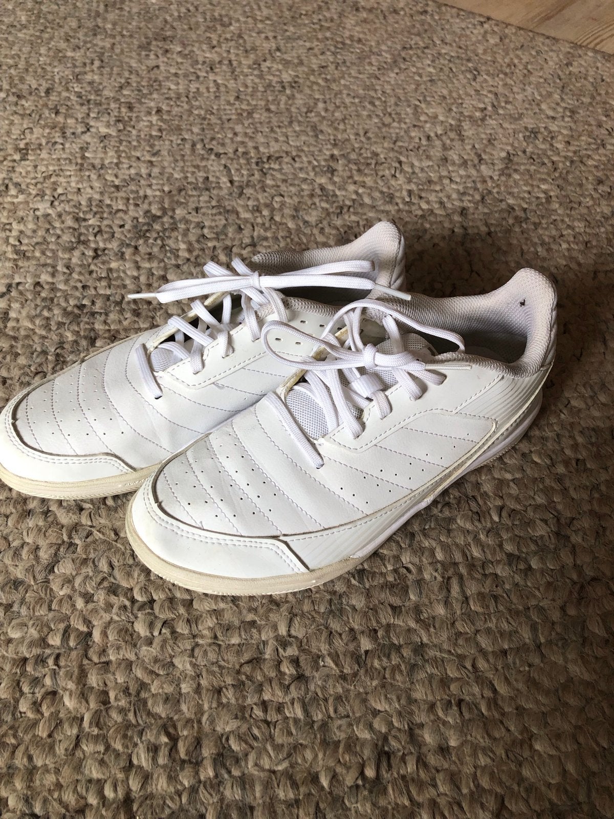 Witte Eskudo 500 Futsal JR sportschoenen - Maat 35, Ophalen of Verzenden, Zo goed als nieuw, Jongen of Meisje, Schoenen
