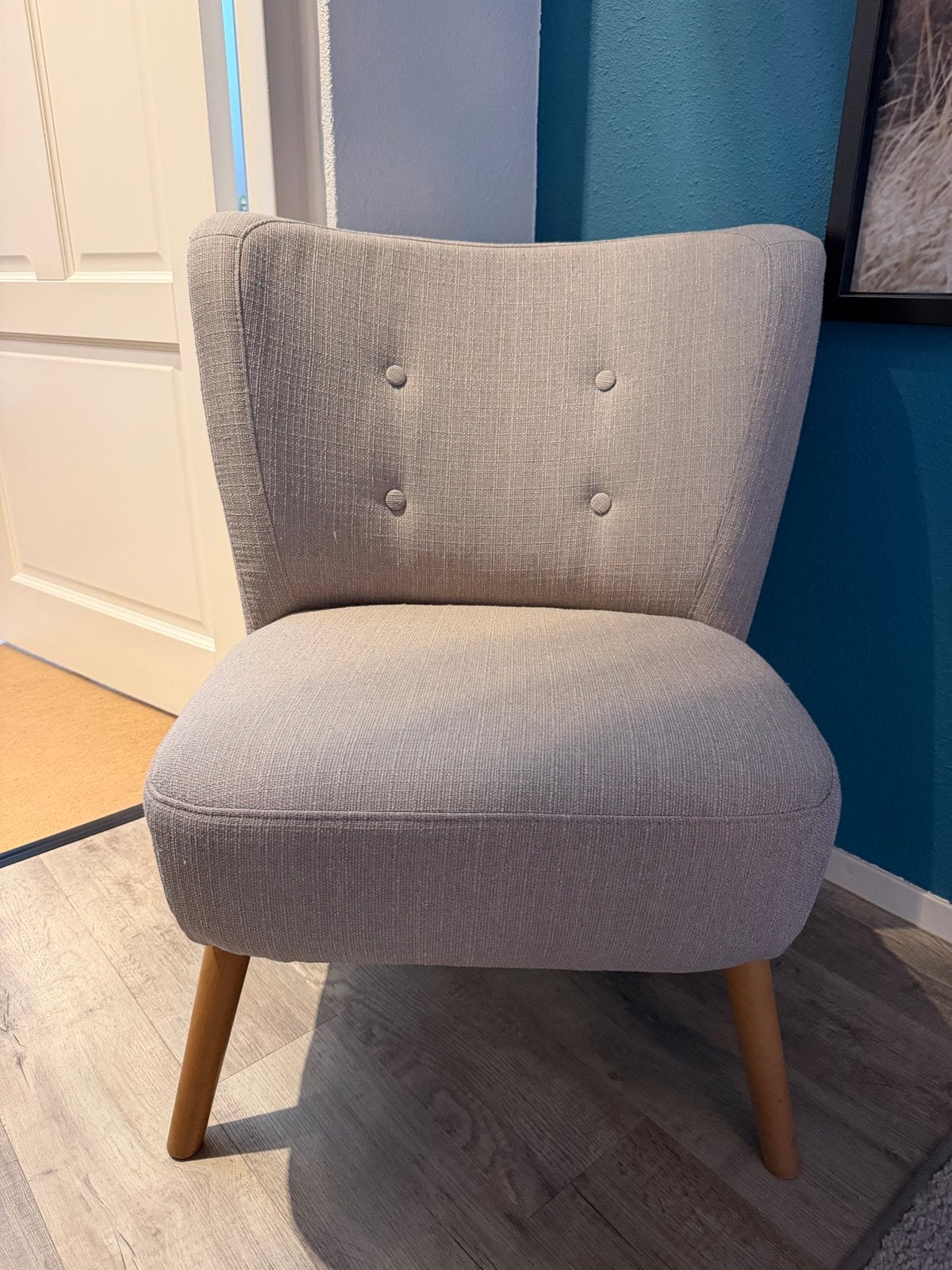 Comfortabele vintage fauteuil met houten poten., Huis en Inrichting, Stoelen, Ophalen, Zo goed als nieuw, Hout, Eén
