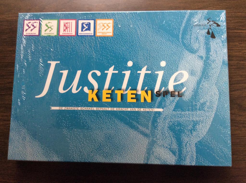 Justitie keten spel in seal , +16 jaar , 2-4 spelers., Hobby en Vrije tijd, Gezelschapsspellen | Bordspellen, Een of twee spelers
