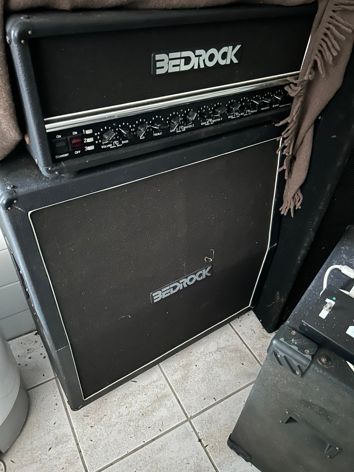 Gitaarversterker Bedrock 4x12 head+cab+footswitch, Ophalen, Gebruikt, 100 watt of meer