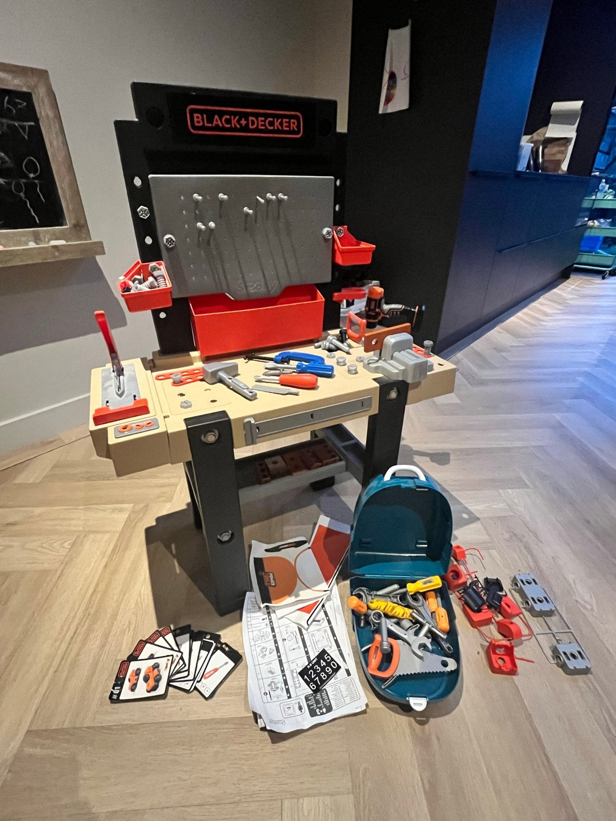 Foto 3 van Black+Decker Smoby Werkbank met gereedschap en koffer