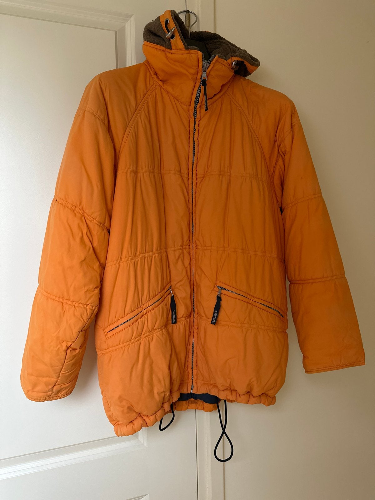 Oranje gewatteerde ski/winterjas met capuchon, maat L, Ophalen of Verzenden, Gedragen, Maat 38/40 (M), Oranje