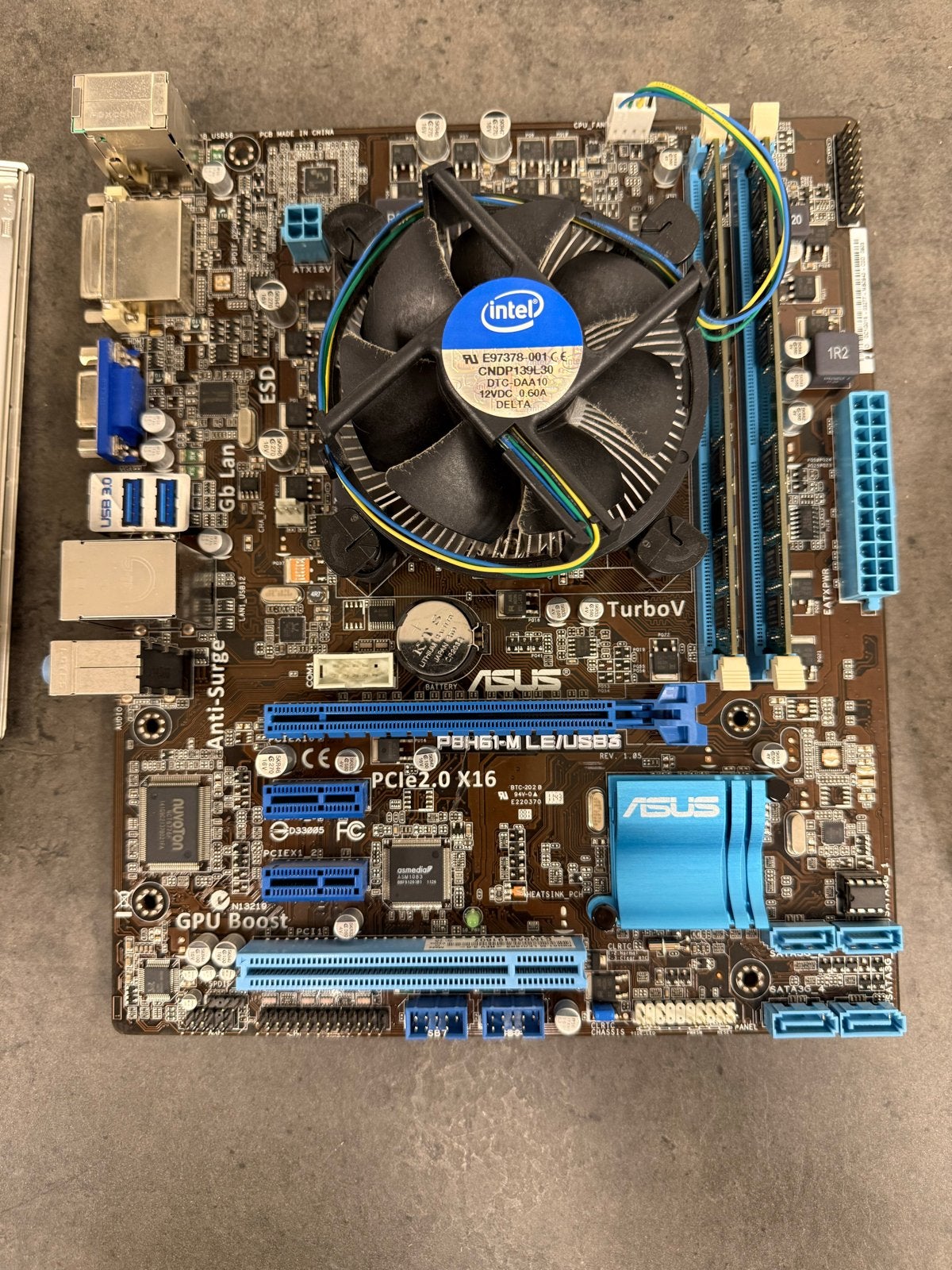 Asus P8H61-M LE/USB3 met Intel i5-2310 en 8GB DDR3 RAM, Computers en Software, Moederborden, Ophalen of Verzenden, Gebruikt, Intel