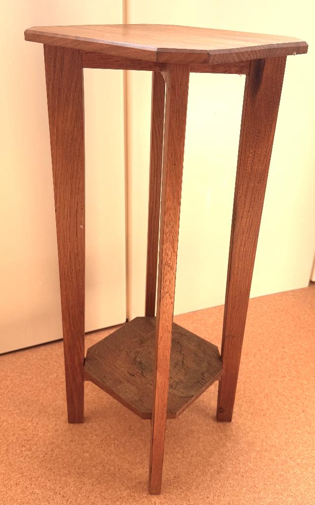 Sfeervol en stevig massief eiken houten tafeltje., Ophalen, Overige materialen, Minder dan 55 cm, Vierkant