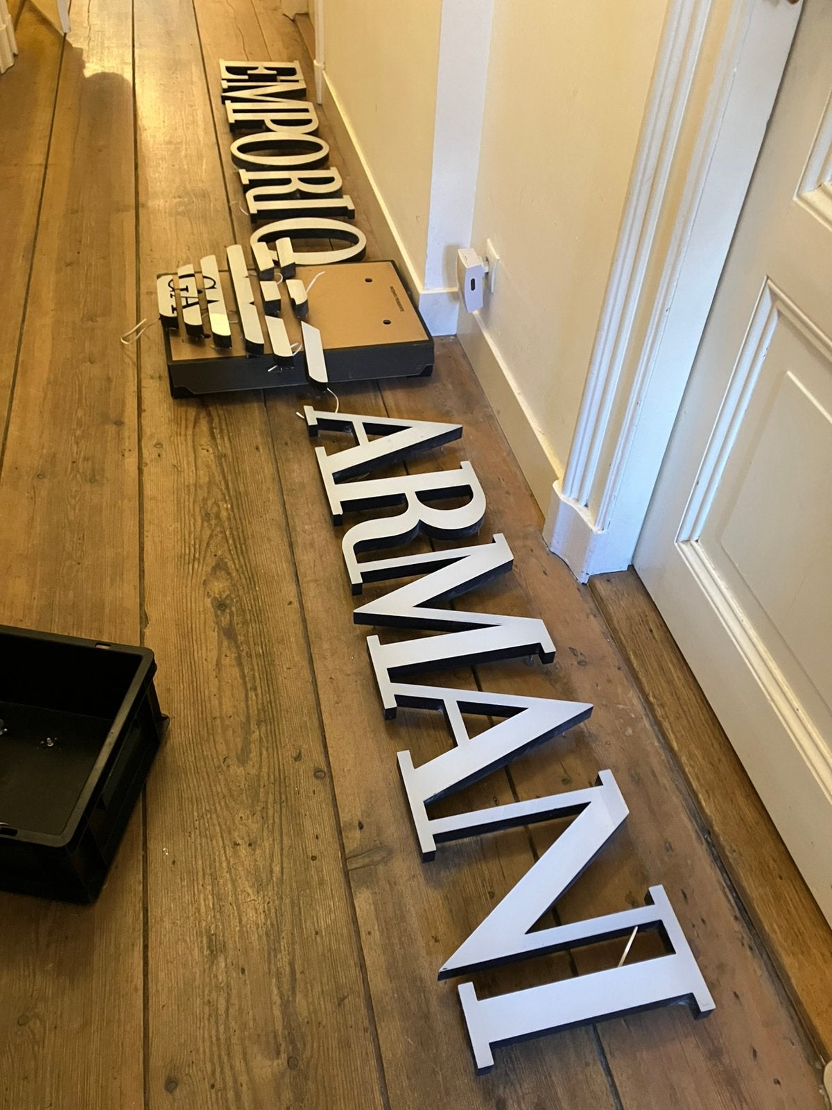 Emporio Armani reclame letters PC Hoofdstraat Amsterdam, Ophalen
