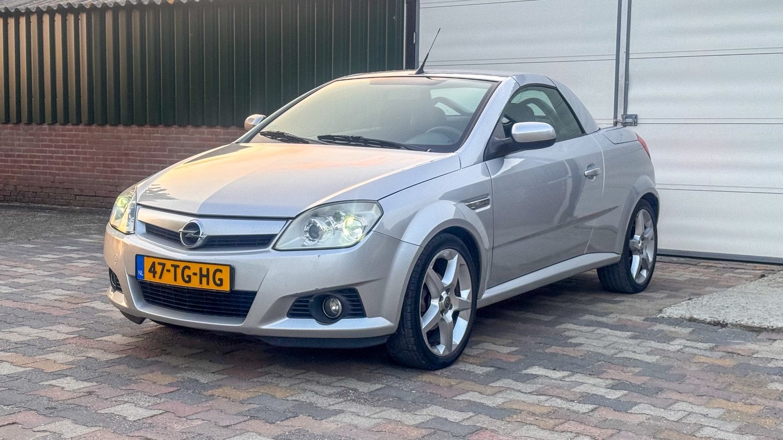 Opel Tigra 1.8 16V Twintop 2006 Grijs, Auto's, Opel, Particulier, Tigra, ABS, Airbags, Airconditioning, Alarm, Centrale vergrendeling