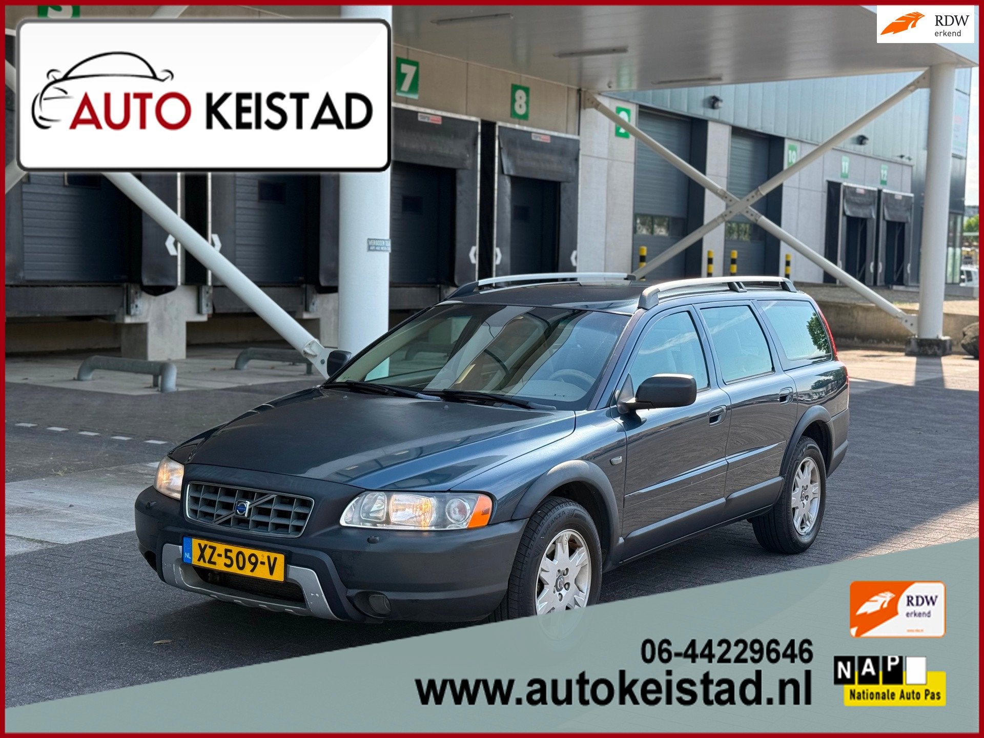 Volvo XC70 2.5 TURBO AUTOMAAT LEDER/CLIMA/CRUISE! VELE OPTIE, Auto's, Volvo, Automaat, Beige, Blauw, XC70