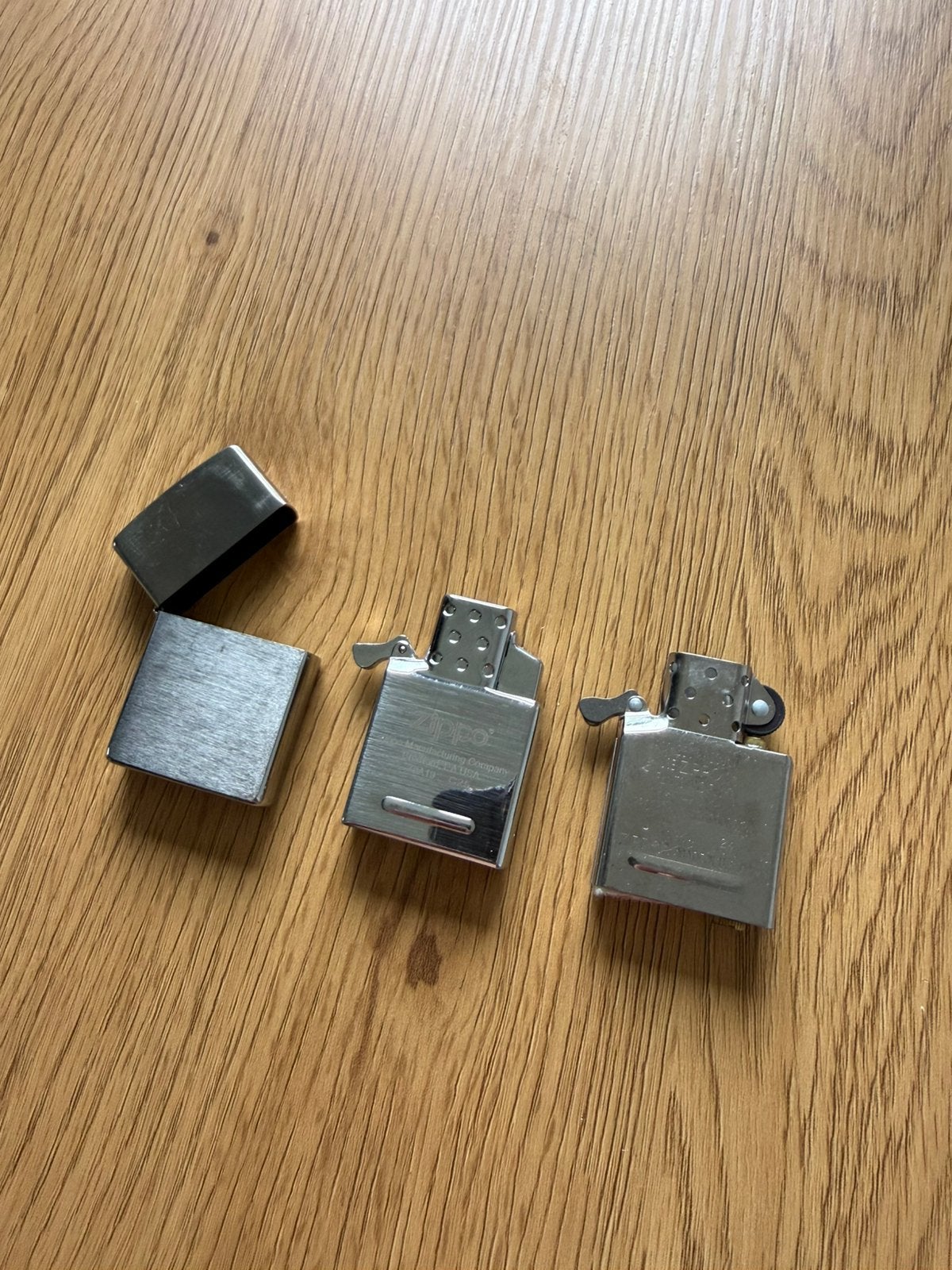 Zippo aansteker grijs/ zilver (gas en benzine), Verzamelen, Ophalen of Verzenden, Zo goed als nieuw, Aansteker