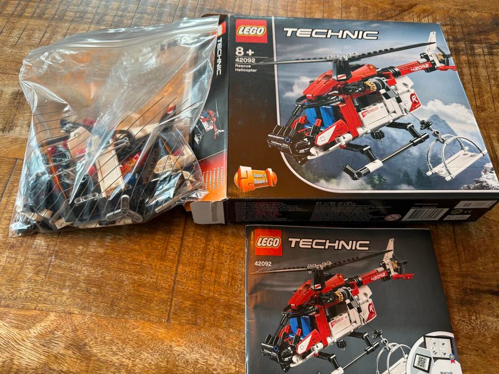 Lego Technic Red Rescue Helikopter 42092, Kinderen en Baby's, Speelgoed | Duplo en Lego, Zo goed als nieuw, Lego, Complete set