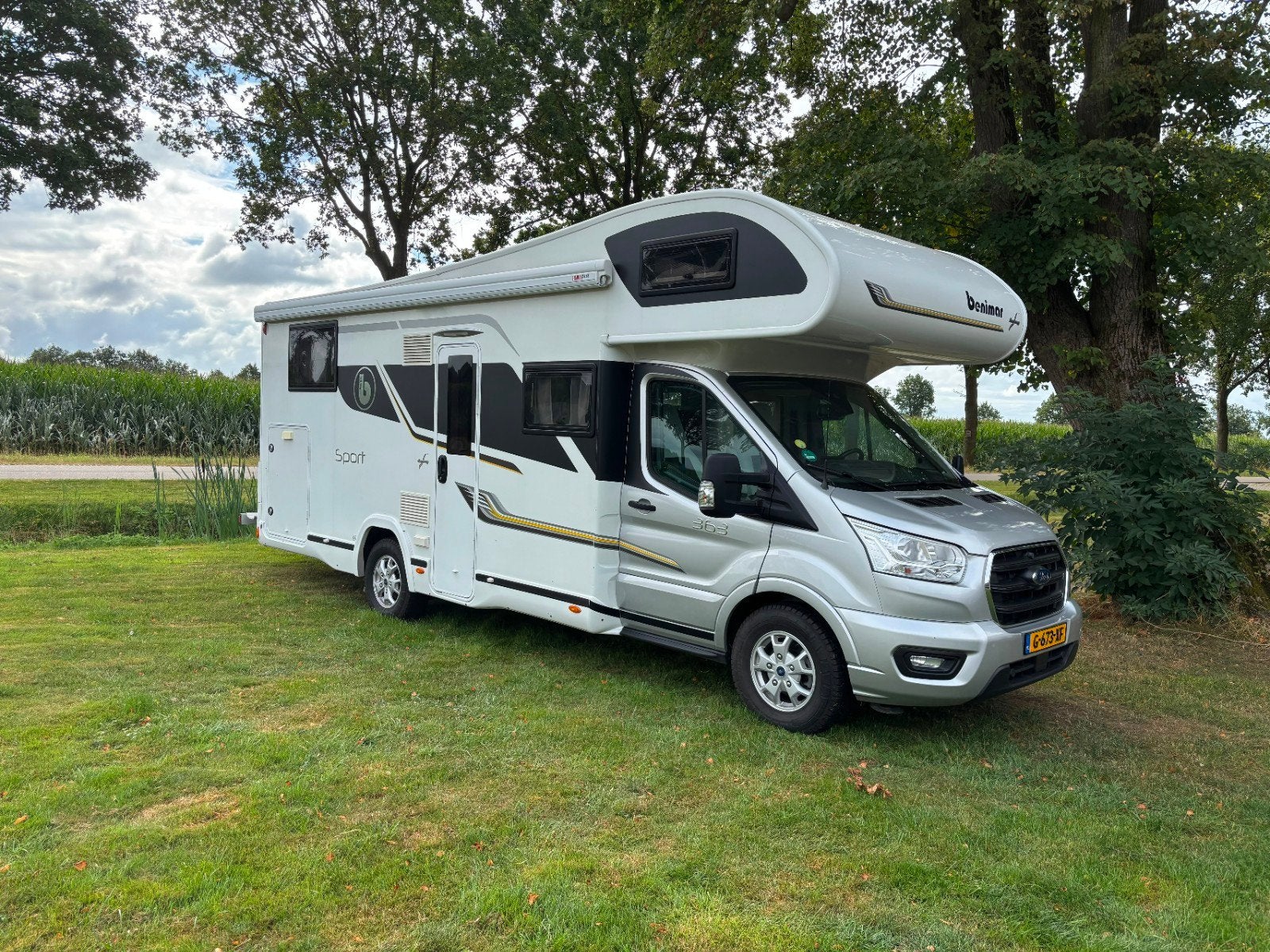 Zo goed als nieuwe Camper Benimar Sport 363 - 5 persoons, Automaat, Verwarmde buitenspiegels, Alkoof, Ford