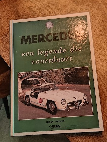 Mercedes boek, Boeken, Auto's | Folders en Tijdschriften, Ophalen of Verzenden, Zo goed als nieuw, Mercedes
