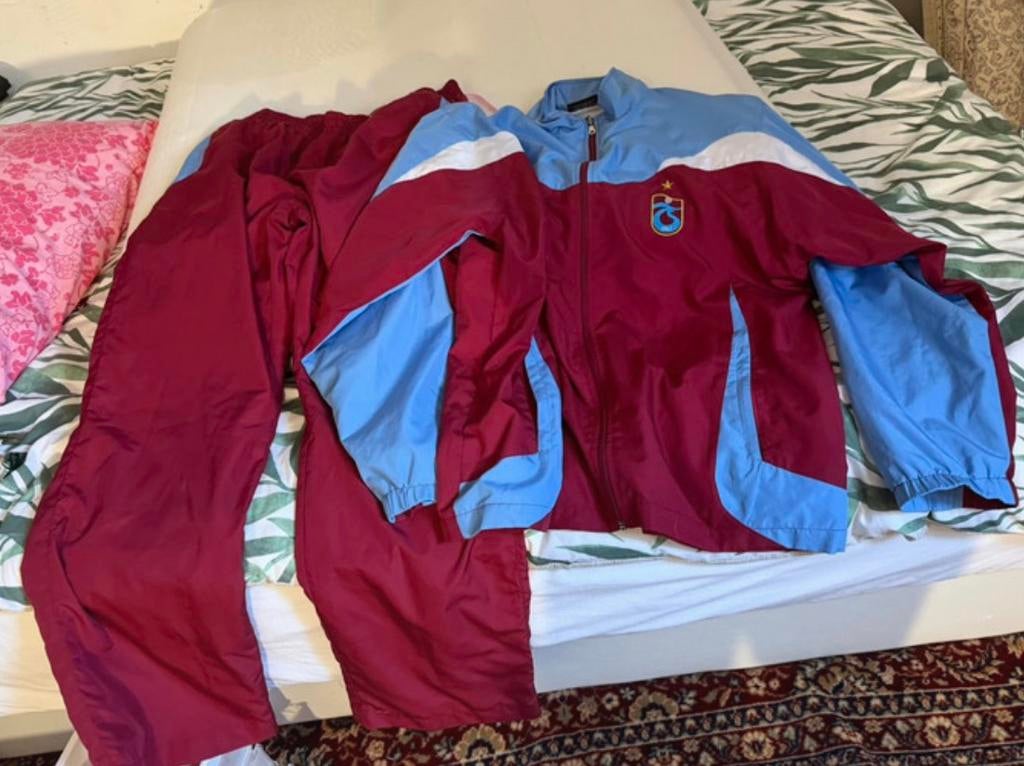 Trainingspak van Turkse Trabzon club maat xl, Overige kleuren, Ophalen of Verzenden, Voetbal, Maat 56/58 (XL)