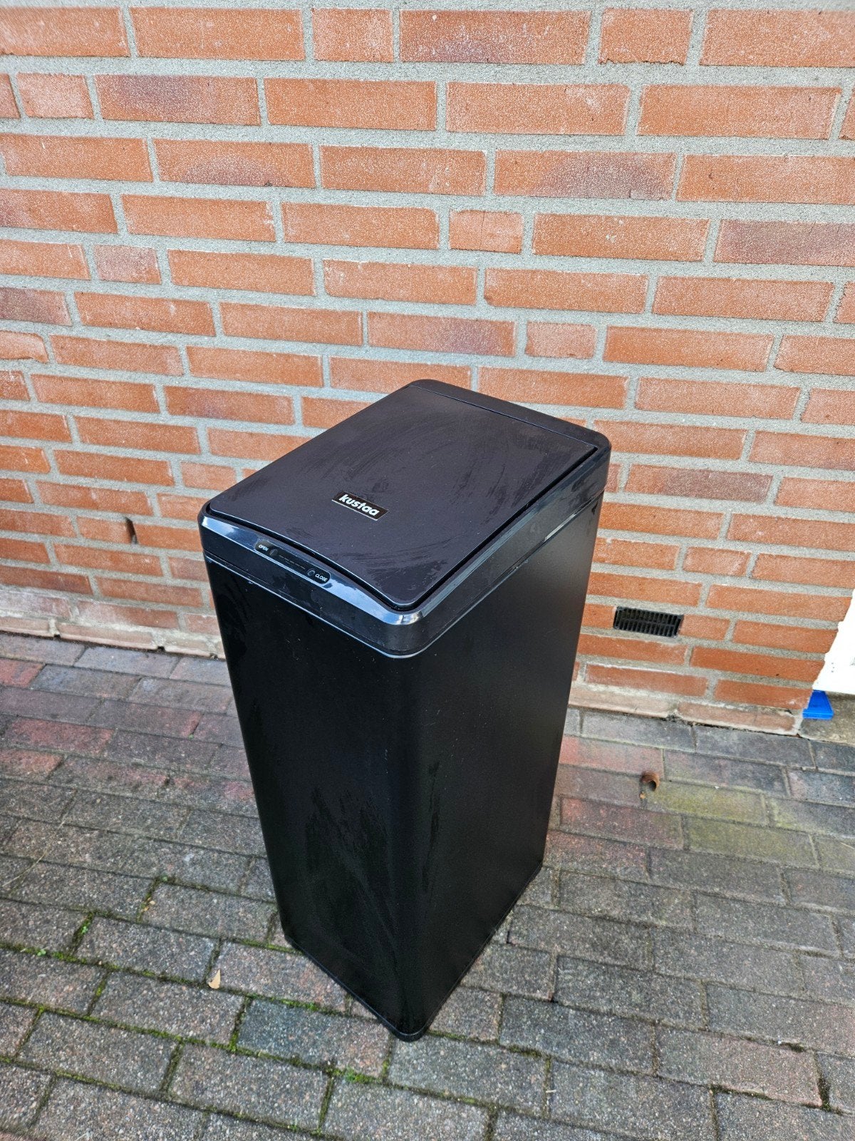 Kustaa prullenbak met sensor - Zwart, 50 liter, 40 liter of meer, Ophalen, Gebruikt, Rvs