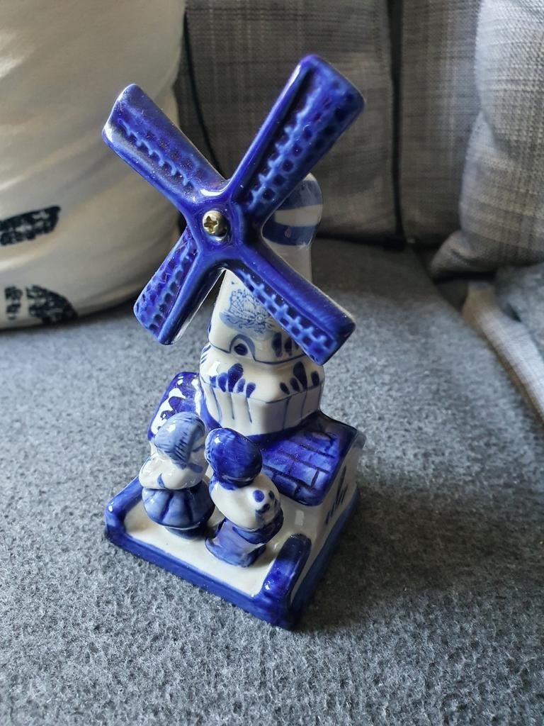 Delfts blauwe molen met figuren, Ophalen of Verzenden