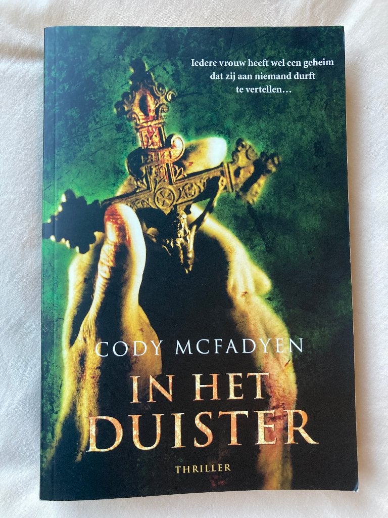 Cody McFadyen - in het duister, Ophalen of Verzenden, Zo goed als nieuw