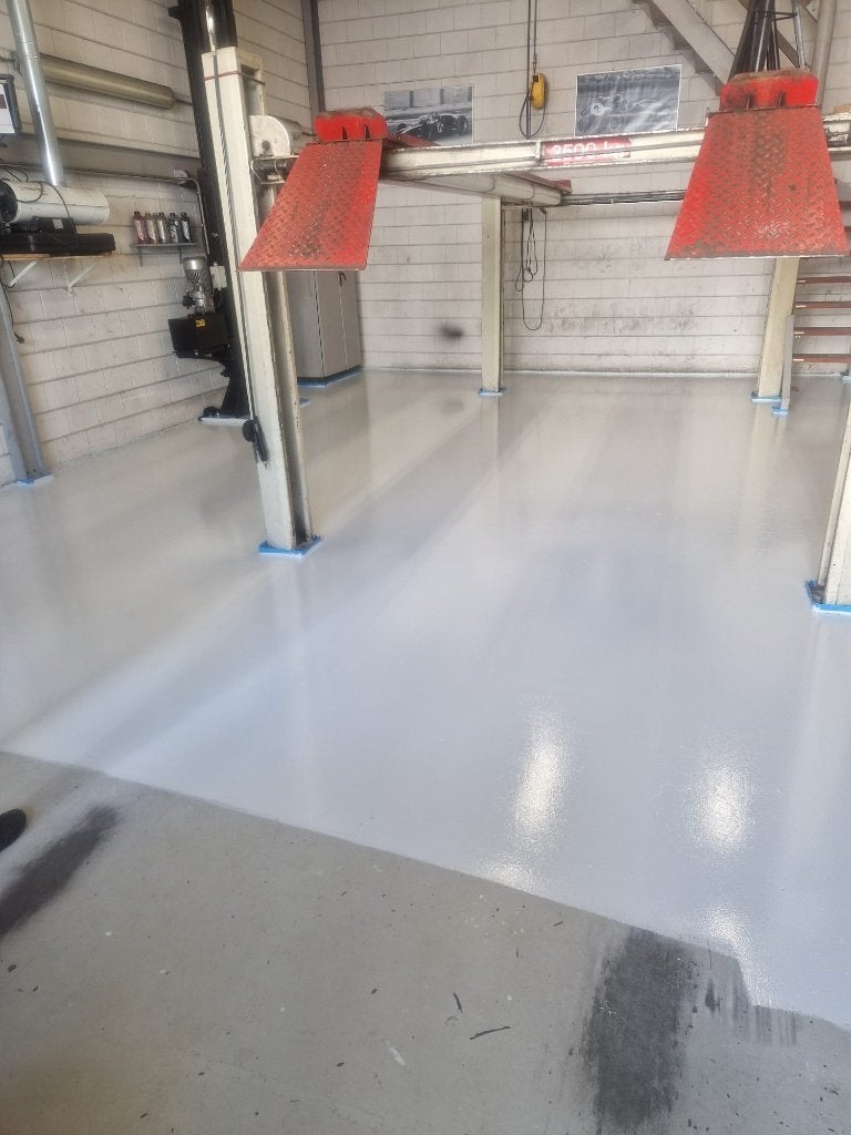 Foto 6 van 40m2 2k Epoxy Garage vloercoating  WIJ STOPPEN - 9 dagen