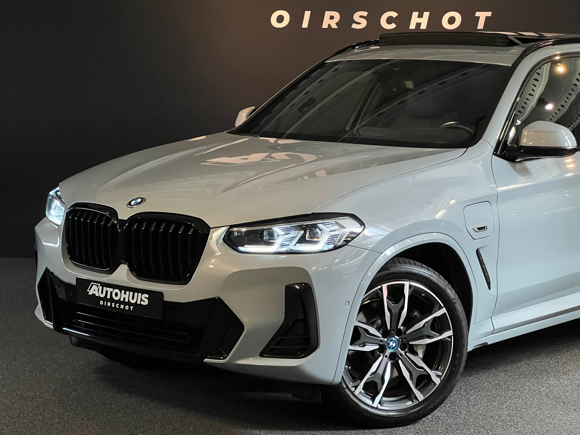 Foto 3 van BMW X3 XDrive30e High Executive Edition M Pano/ Memory stoel
