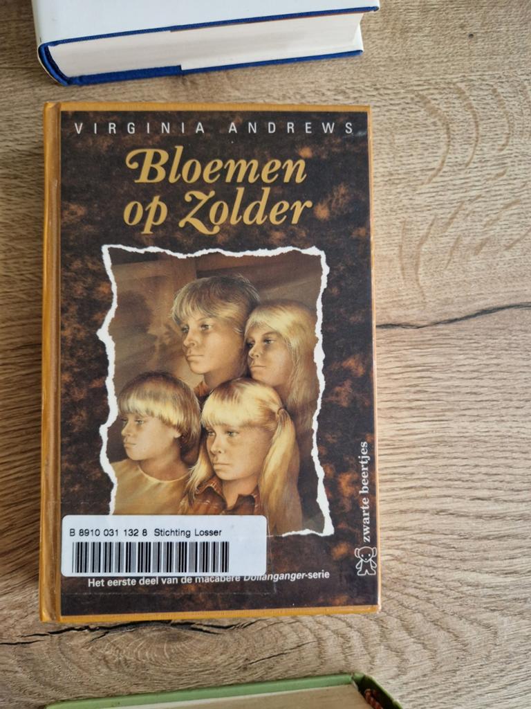 Boek: Bloemen op zolder, Virginia Andrews, Boeken, Ophalen of Verzenden, Gelezen