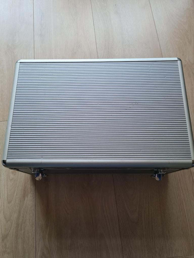 aluminium cd/dvd koffer, Sieraden, Tassen en Uiterlijk, Koffers, Ophalen, Slot, Minder dan 50 cm, Zo goed als nieuw