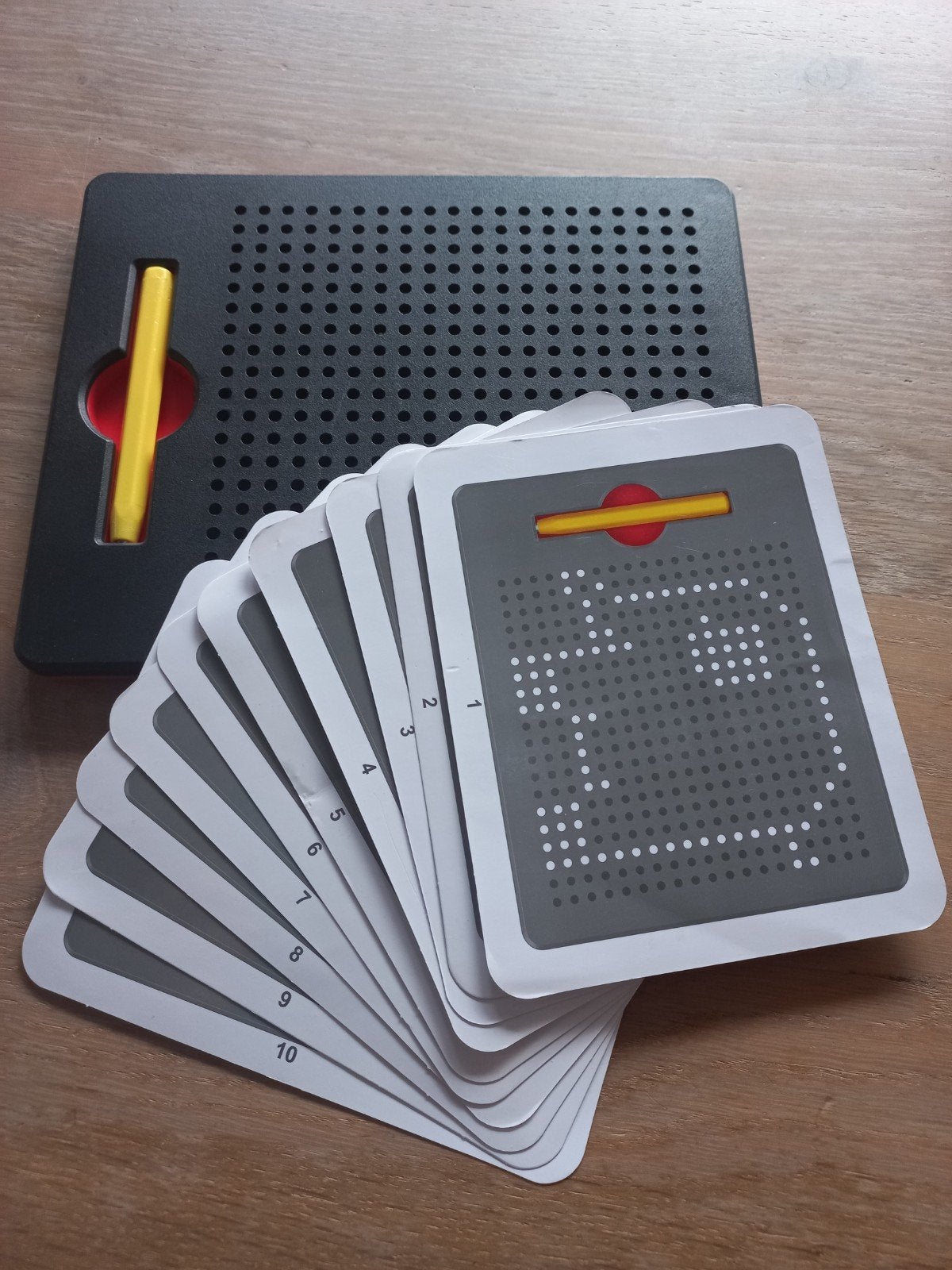 Magneetbordje met 20 afbeeldingen., Hobby en Vrije tijd, Ophalen of Verzenden, Overige thema's, Overige typen