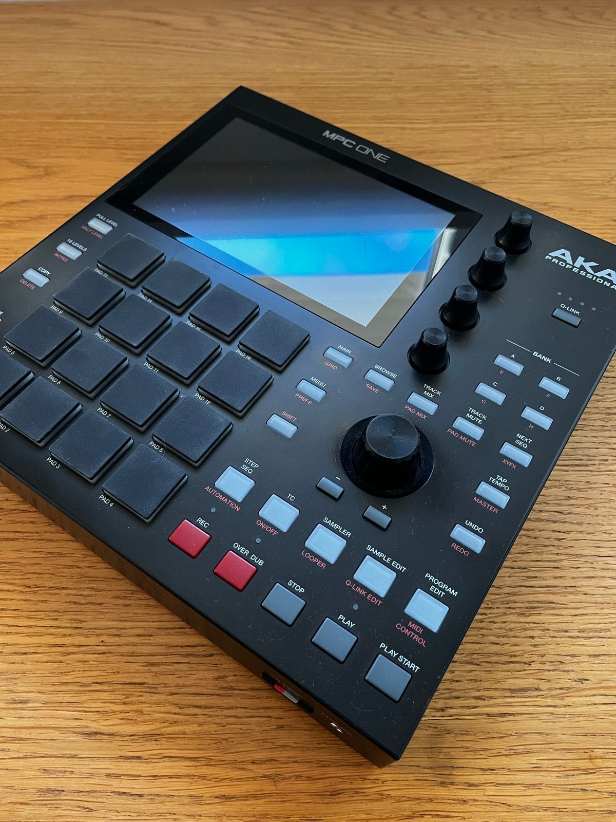 AKAI MPC One - Sampler/Sequencer met Voedingskabel, Muziek en Instrumenten, Drumcomputers, Ophalen of Verzenden, Zo goed als nieuw