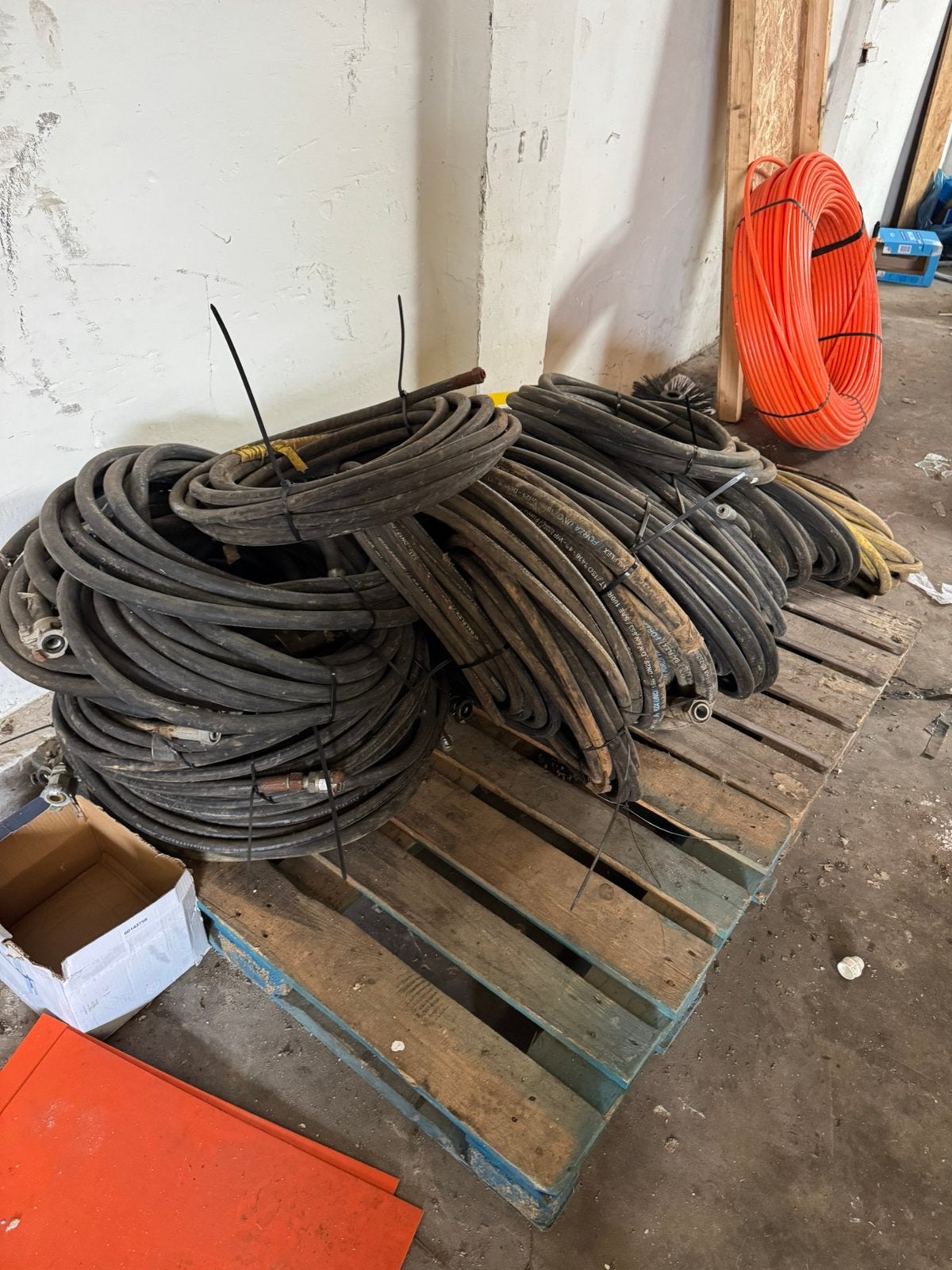 Partij industriële slangen met koppelingen diverse lengtes, Gebruikt, Steen of Klei, Ophalen of Verzenden, 15 m² of meer
