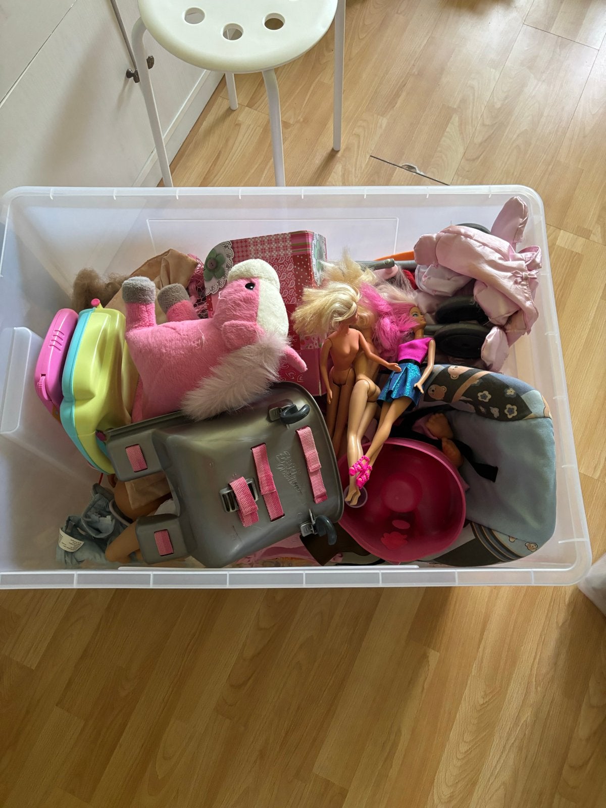 Grote doos met diverse poppen en accessoires, Ophalen, Gebruikt, Barbie