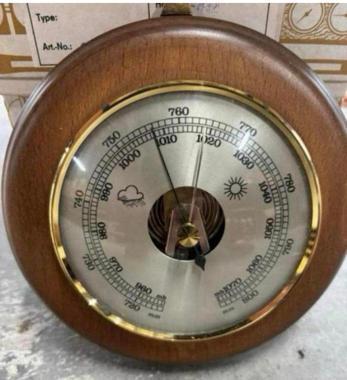 NIEUW Barometer op houten ronde rosset met ophangsysteem, Ophalen of Verzenden, Nieuw, Barometer
