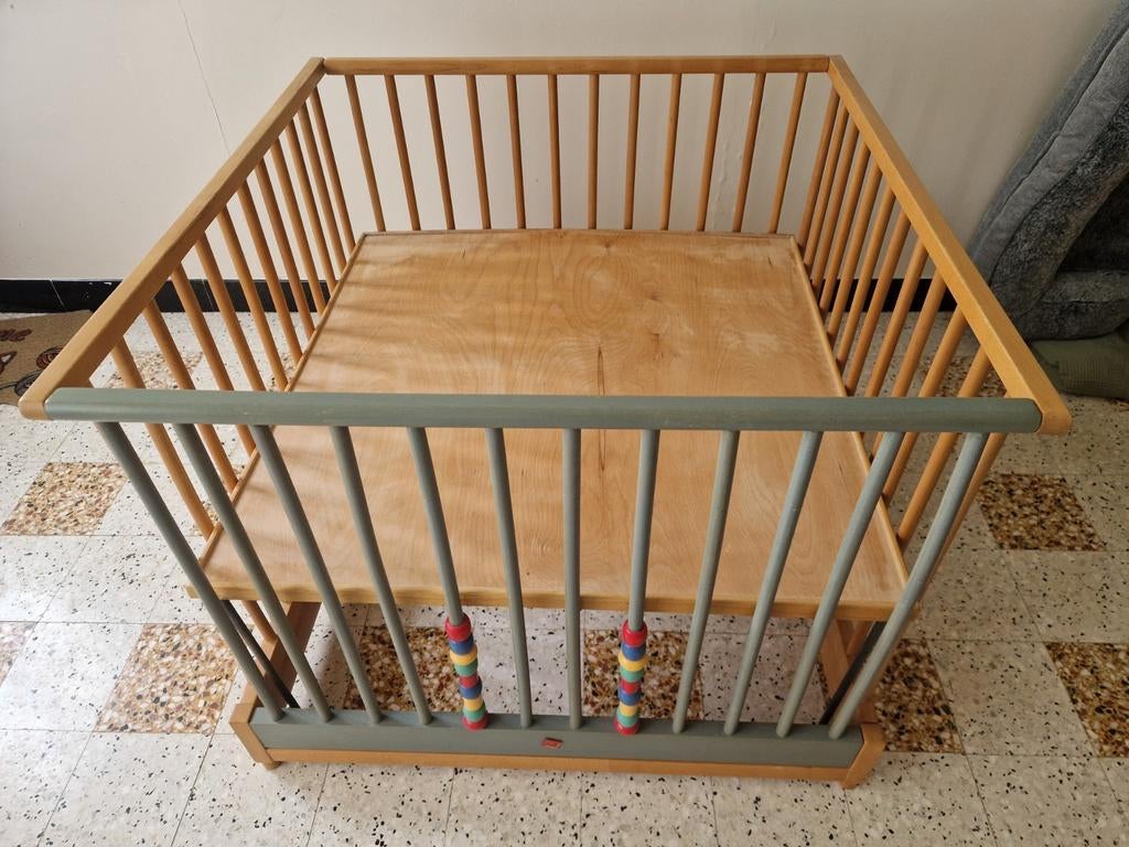 Houten babybox met telraam + wieltjes (2 hoogtes instelbaar), Kinderen en Baby's, Boxen, Ophalen, Gebruikt, Wieltjes