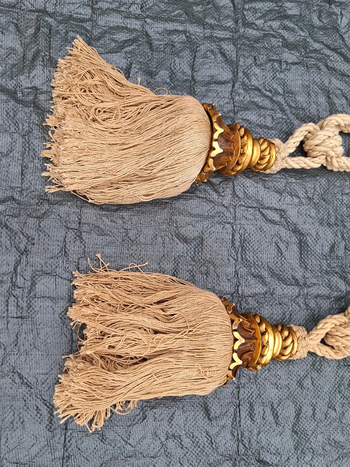 Paar grote vintage gordijn-embrasses met vergulde houten kwa, Ophalen of Verzenden