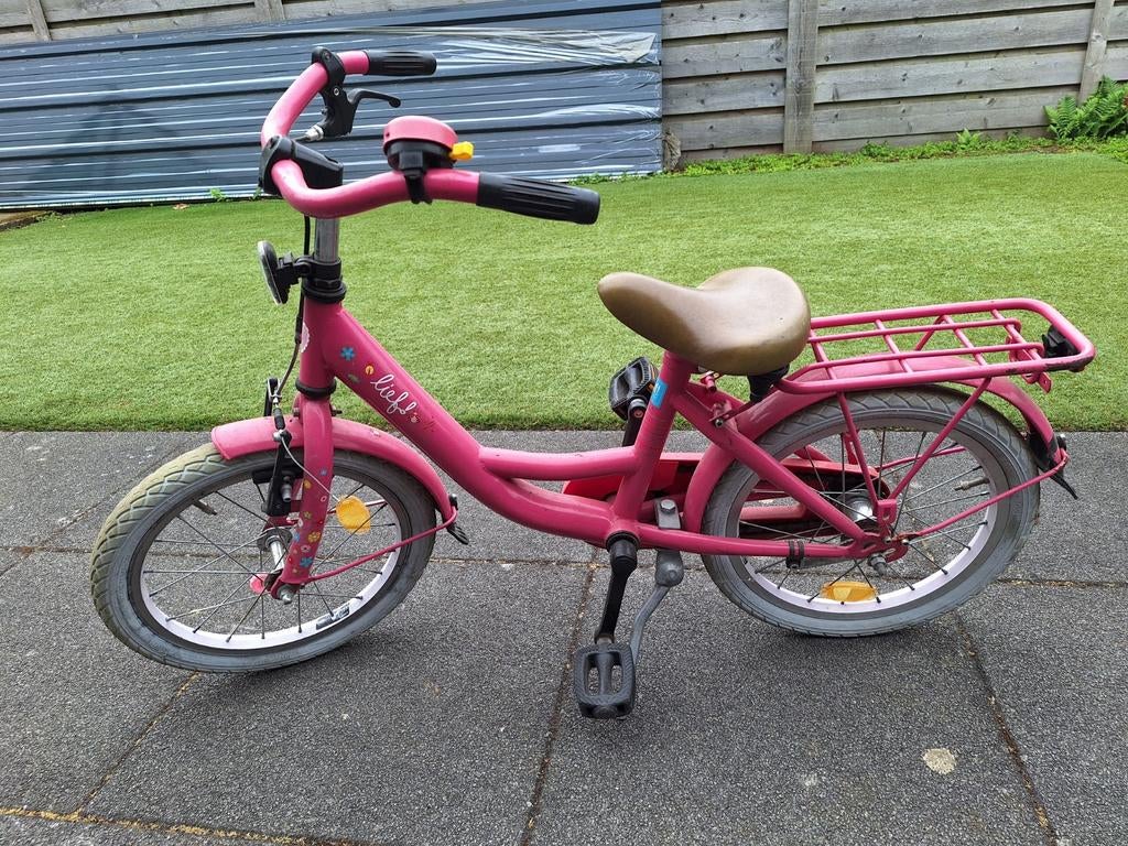 Roze meisjesfiets 16 inch met bagagedrager en handrem, Fietsen en Brommers, Ophalen, Gebruikt, Velgrem, Lief!