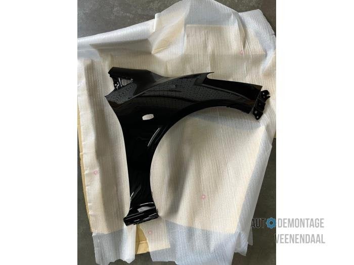Scherm rechts-voor van een Mazda 2 (A3F), Auto-onderdelen, Carrosserie en Plaatwerk, Mazda, Nieuw, 3 maanden garantie, Ophalen of Verzenden