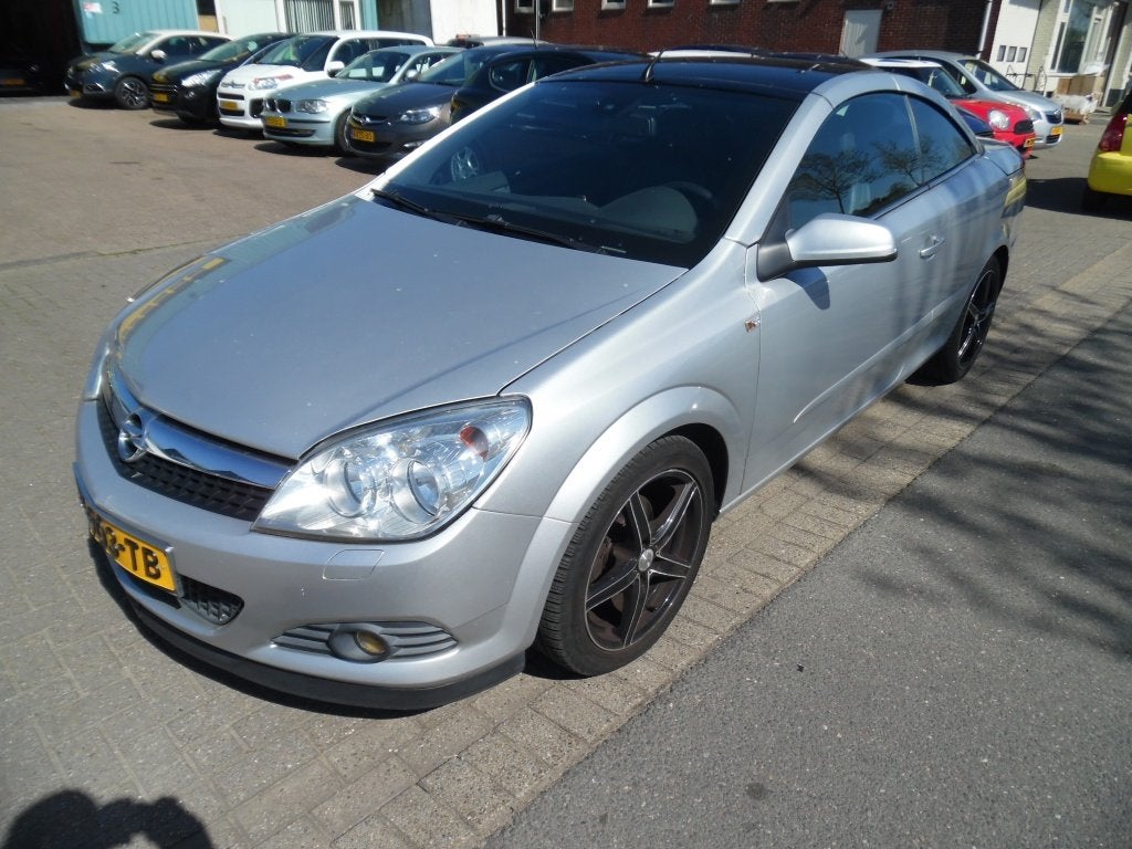 Opel Astra TwinTop dak doet niet 1.6 Edition apk 12.26 airco, Voorwielaandrijving, 15 km/l, Gebruikt, 4 cilinders