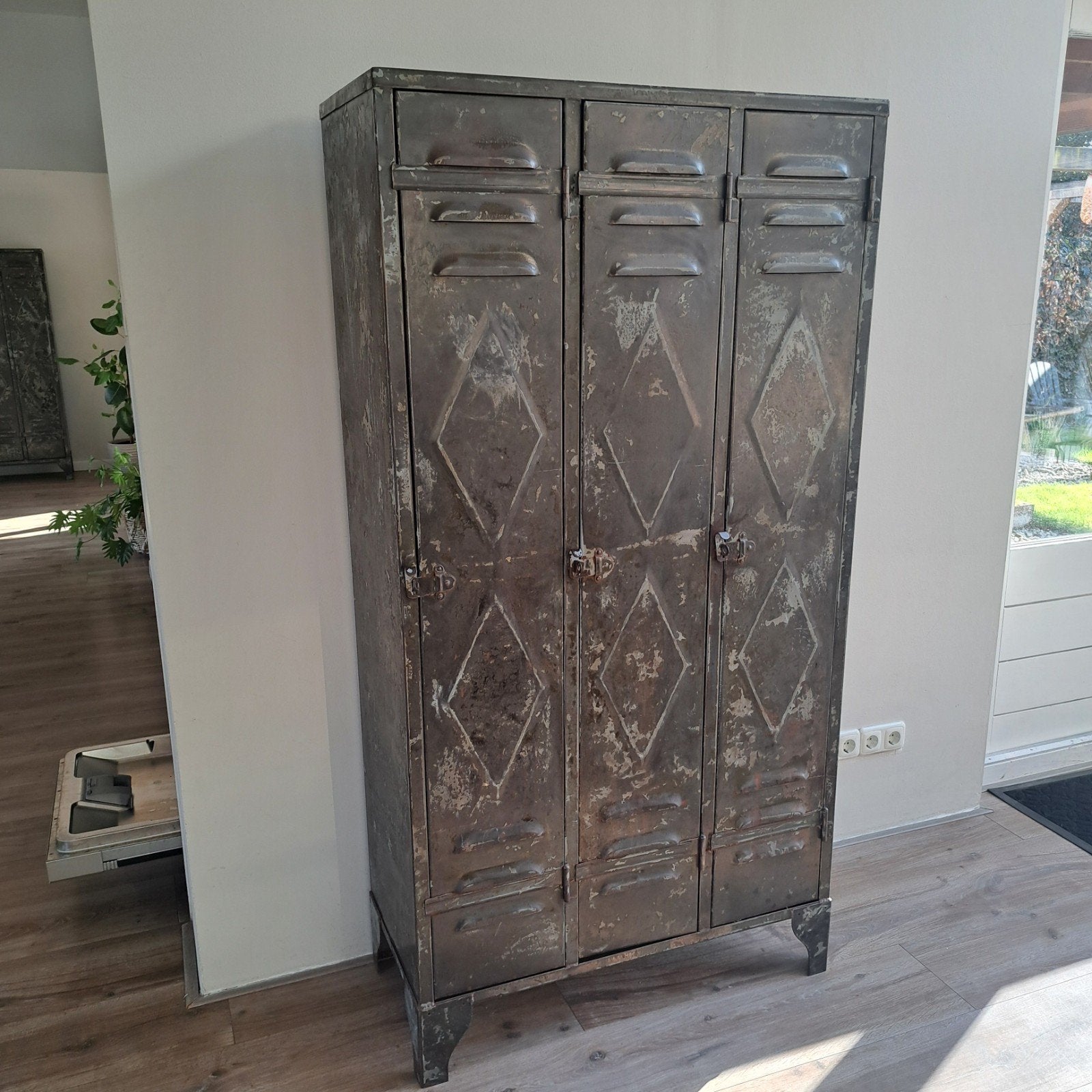 Industriele oude lockerkast, Huis en Inrichting, Kasten | Lockerkasten, Ophalen
