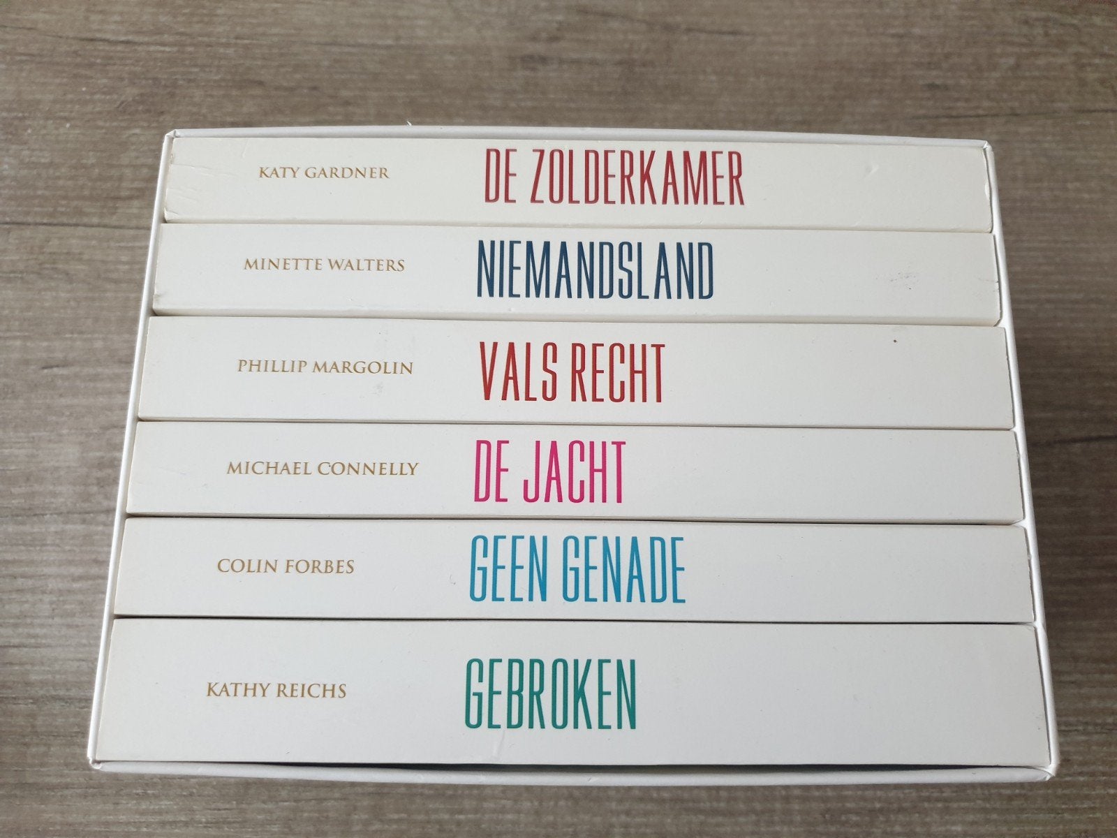 Thriller Boeken Boxset - 6 Spanningvolle Verhalen, Ophalen of Verzenden, Gelezen