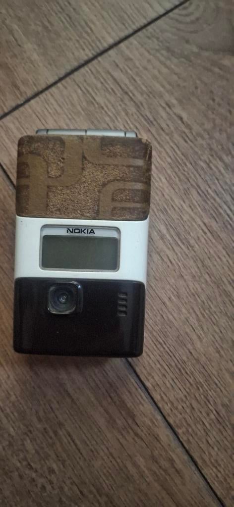 Nokia 7200 - Werkend (enkel de oplader kwijt na verhuizing), Fysiek toetsenbord, Inklapmodel, Ophalen of Verzenden, Zonder abonnement