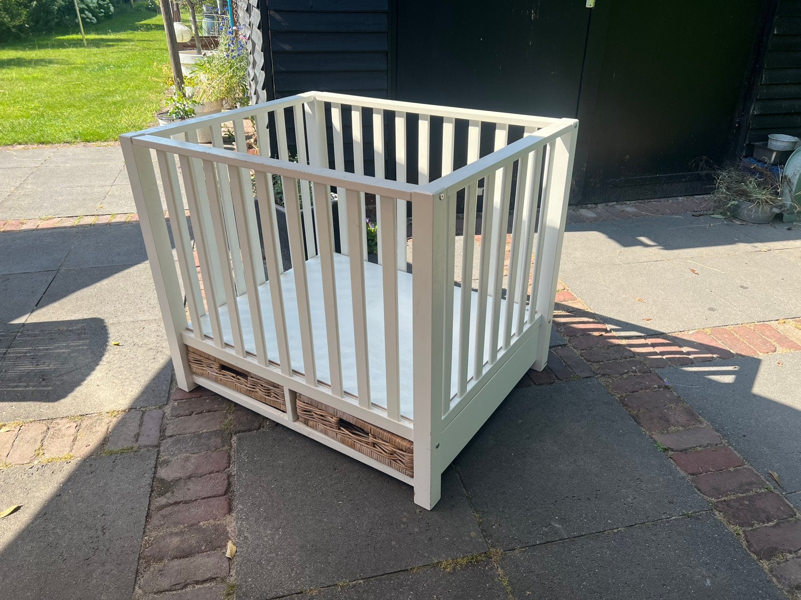 Witte box (hout) met twee rieten lades, Ophalen, Gebruikt, Rechthoekig, In hoogte verstelbaar