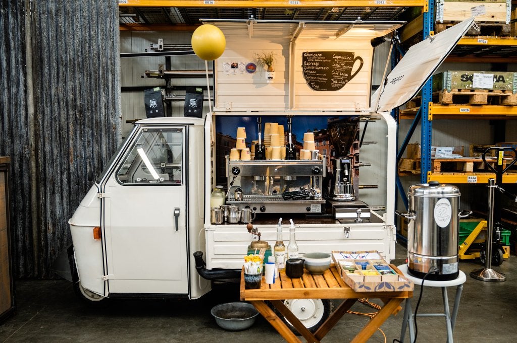 Bedrijfsfeest receptie opening koffiebar op locatie barista, Ophalen of Verzenden, Nieuw
