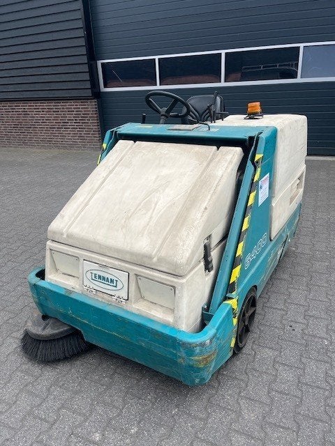 Tennant 6400 opzit veeg-zuigmachine, Ophalen, Gebruikt