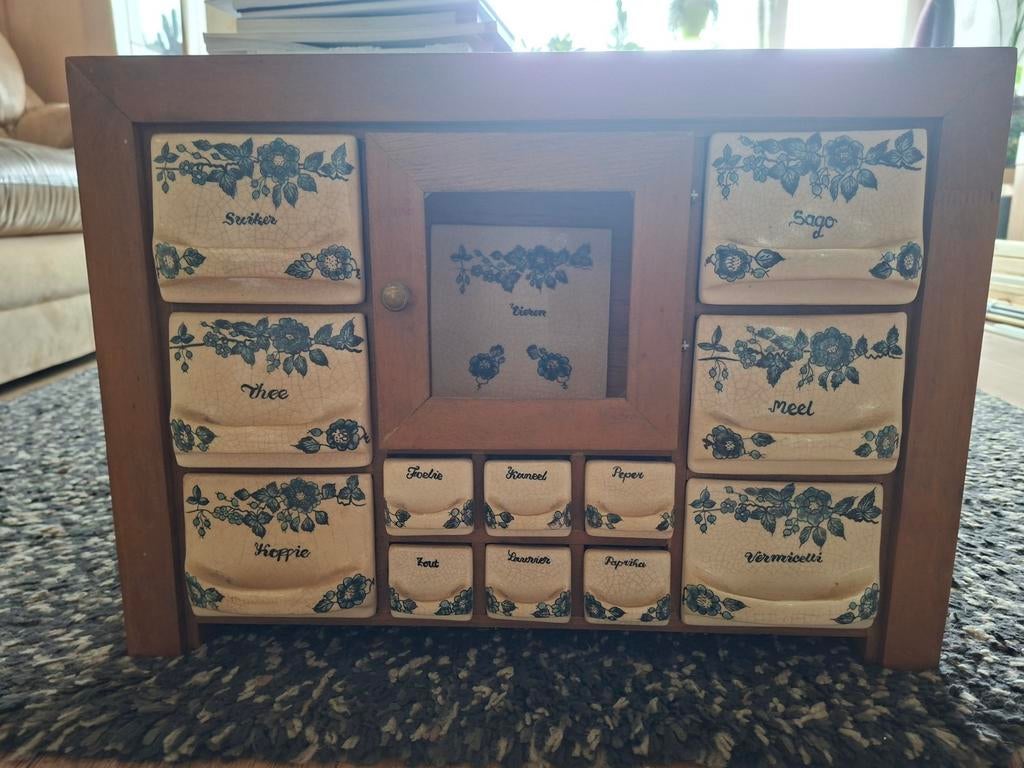 Keuken kruidenkastje, Ophalen
