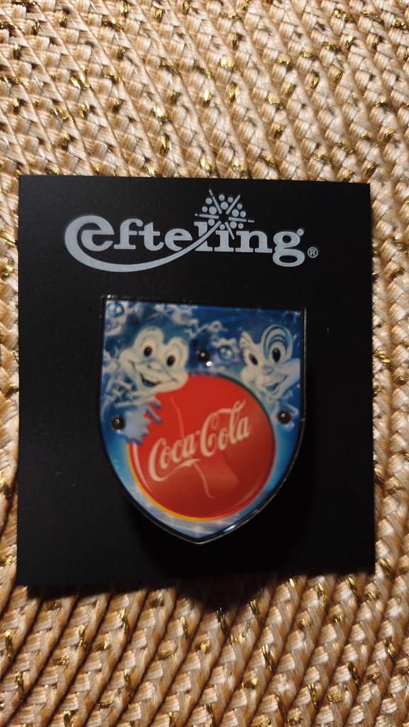 Efteling Coca-Cola Pin met Jokie en Jet, Verzamelen, Efteling, Ophalen of Verzenden, Nieuw, Button of Speldje