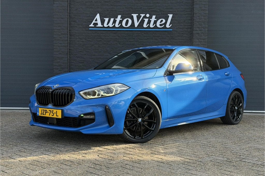 BMW 1-serie 118i M-Sport | M-Kuipstoelen | Camera | Comfort, Auto's, BMW, 136 pk, Gebruikt, Blauw, Alcantara
