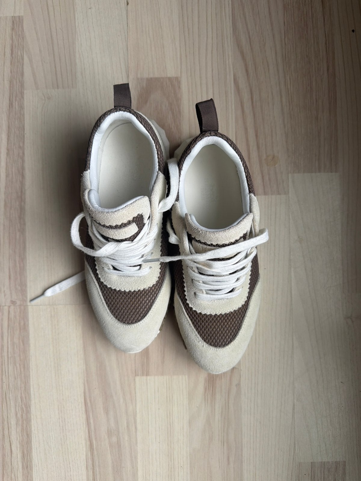 Hermes sneaker - Bruin en beige 39, Kleding | Dames, Ophalen of Verzenden, Zo goed als nieuw, Bruin, Sneakers of Gympen