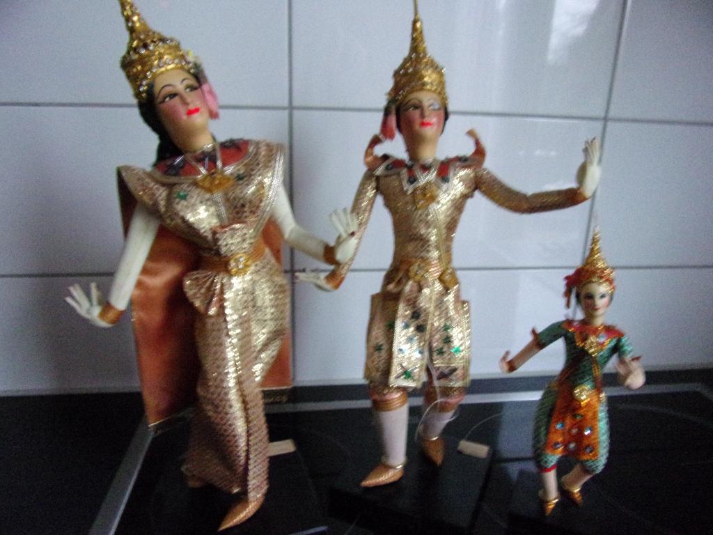 Thailand dansers mooie klederdracht poppen, Verzamelen, Poppen, Ophalen of Verzenden, Zo goed als nieuw, Pop