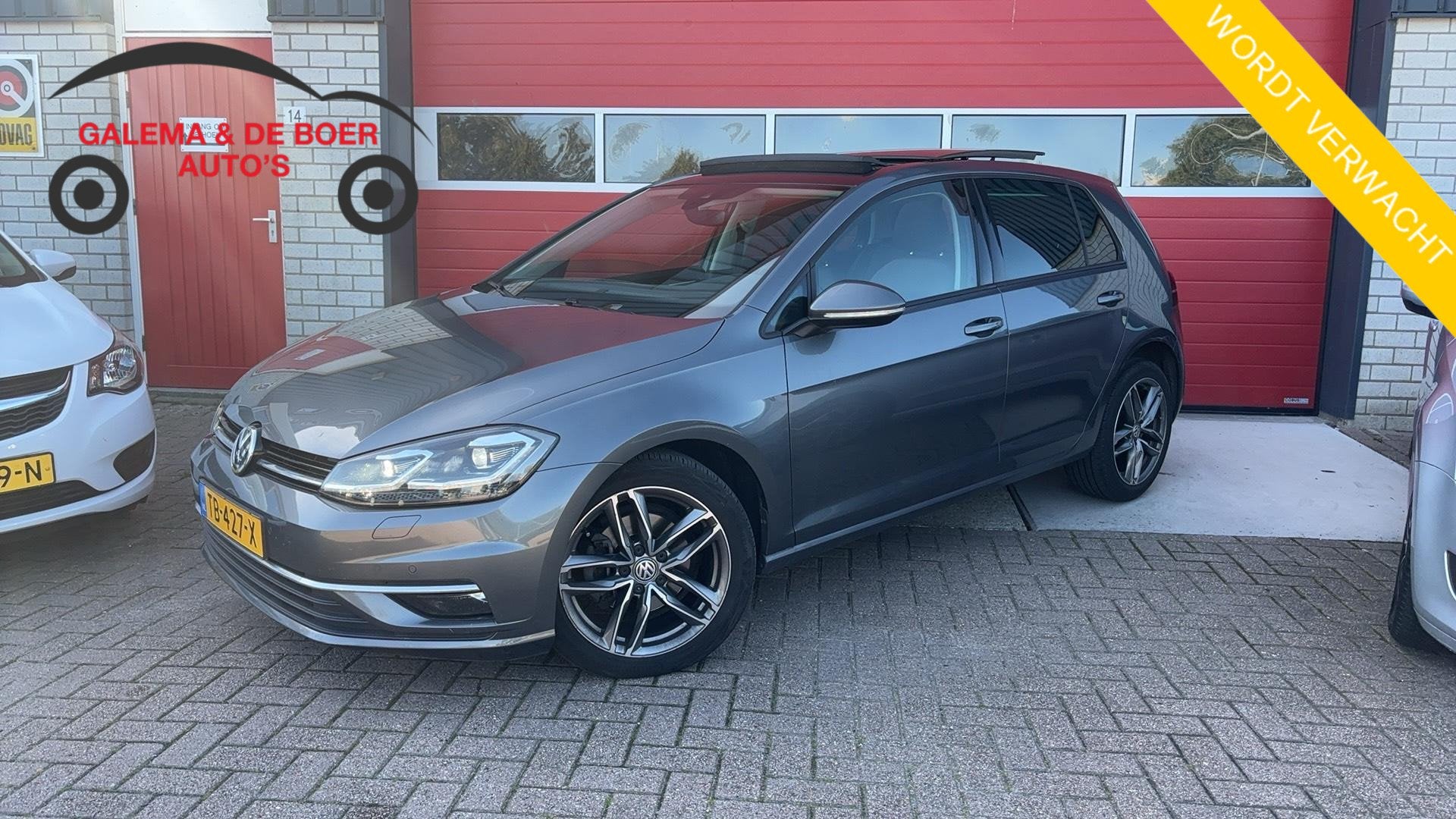 Volkswagen Golf 1.5 TSI Highline Business AUTOMAAT / PANORAM, Auto's, Dealer onderhouden, 4 cilinders, 150 pk, Bedrijf