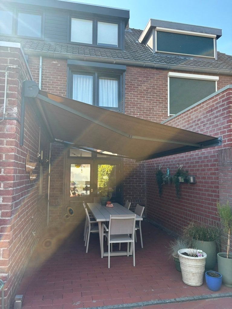 Knikarmscherm 4,5m breed, 3m uitval met Somfy motor, Ophalen, Elektrisch, Zo goed als nieuw, 150 tot 300 cm