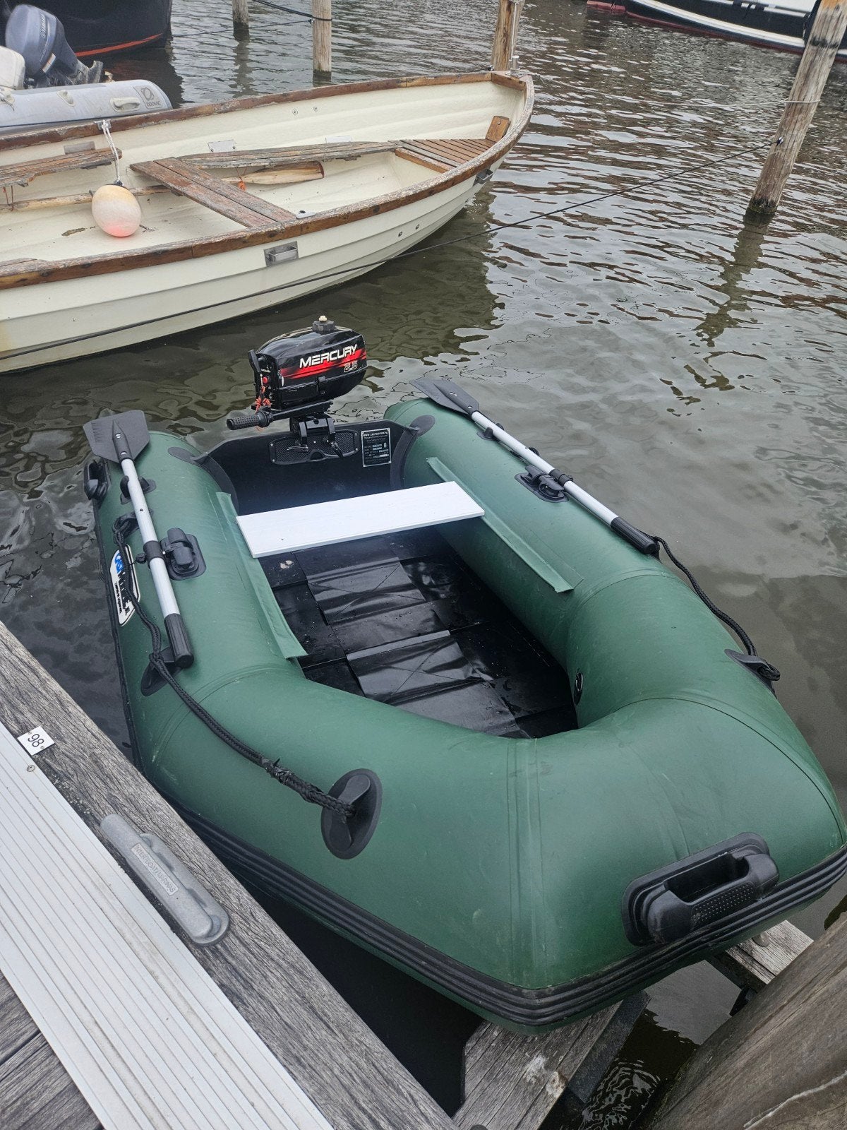 Buitenboordmotor met rubberboot, plus onderdelen(pomp,peddel, Watersport en Boten, Ophalen of Verzenden, Zo goed als nieuw, Motor en Techniek