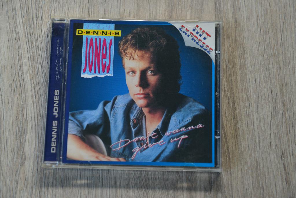 DENNIS JONES == Dont Wanna Give Up 18 geweldige nummers, Verzenden, Zo goed als nieuw