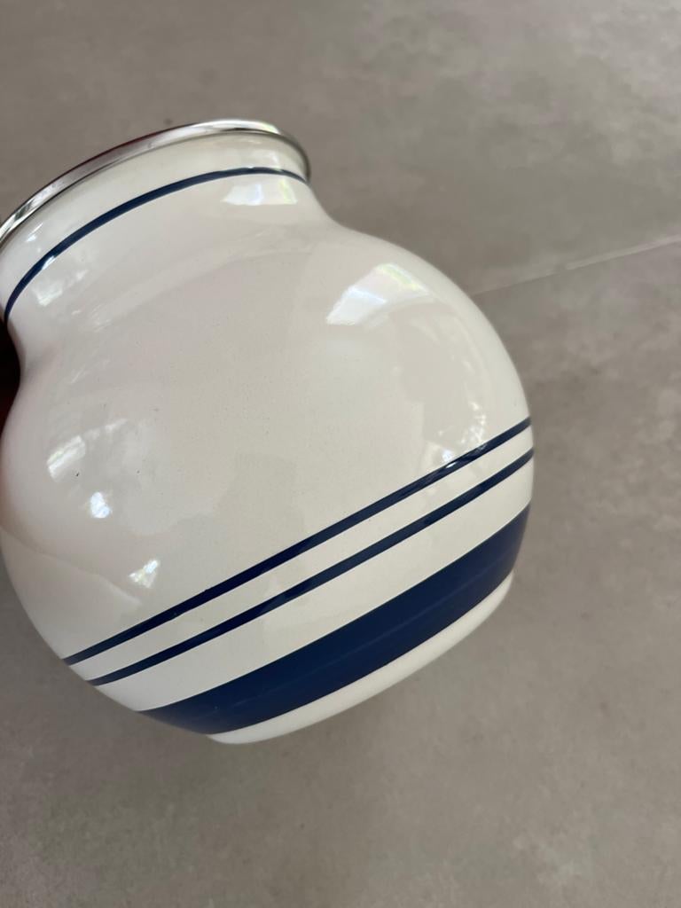 Mooie emaille vaas van IKEA, wit met blauwe strepen, Ophalen of Verzenden, Zo goed als nieuw