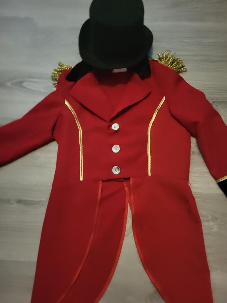 Rood Circus Directeuren Kostuum met Hoge Hoed Maat 140, Ophalen of Verzenden, Zo goed als nieuw, Pak of Jurk